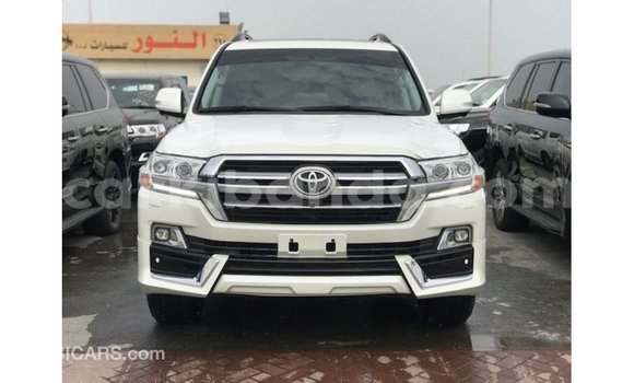 Gura Imported Toyota Land Cruiser White Imodoka i Import - Dubai mu Uganda Gura Imported Toyota Land Cruiser White Imodoka i Import - Dubai mu Uganda