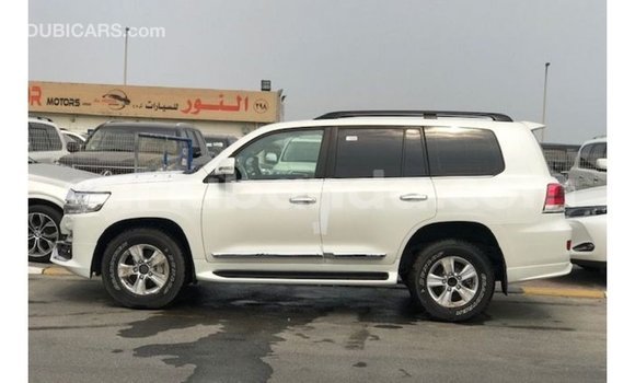 Gura Imported Toyota Land Cruiser White Imodoka i Import - Dubai mu Uganda Gura Imported Toyota Land Cruiser White Imodoka i Import - Dubai mu Uganda