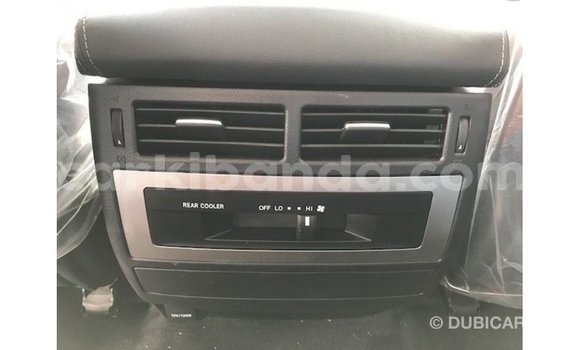 Gura Imported Toyota Land Cruiser White Imodoka i Import - Dubai mu Uganda Gura Imported Toyota Land Cruiser White Imodoka i Import - Dubai mu Uganda