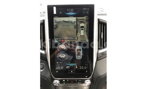 Gura Imported Toyota Land Cruiser White Imodoka i Import - Dubai mu Uganda Gura Imported Toyota Land Cruiser White Imodoka i Import - Dubai mu Uganda