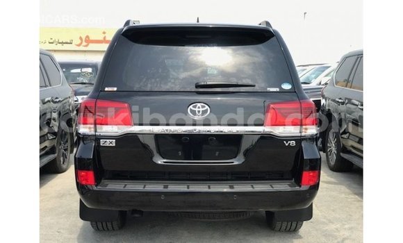 Acheter Import Voiture Toyota Land Cruiser Noir à Import - Dubai, Ouganda Acheter Import Voiture Toyota Land Cruiser Noir à Import - Dubai, Ouganda