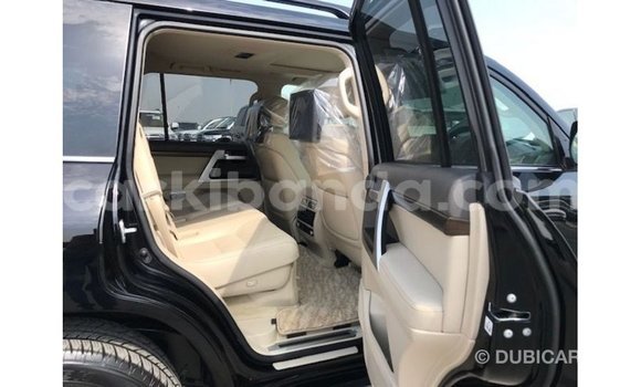 Acheter Import Voiture Toyota Land Cruiser Noir à Import - Dubai, Ouganda Acheter Import Voiture Toyota Land Cruiser Noir à Import - Dubai, Ouganda