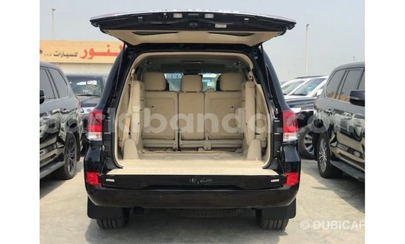 Acheter Import Voiture Toyota Land Cruiser Noir à Import - Dubai, Ouganda Acheter Import Voiture Toyota Land Cruiser Noir à Import - Dubai, Ouganda