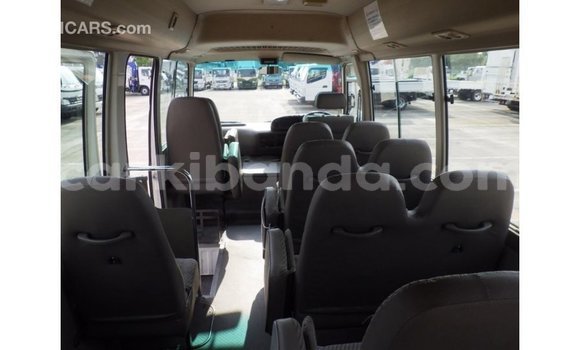 Acheter Import Voiture Toyota Coaster Blanc à Import - Dubai, Ouganda Acheter Import Voiture Toyota Coaster Blanc à Import - Dubai, Ouganda