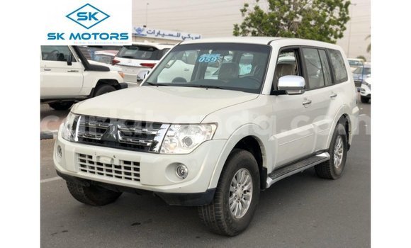 Gura Imported Mitsubishi Pajero White Imodoka i Import - Dubai mu Uganda