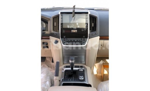 Buy Import Toyota Land Cruiser White Car in Import - Dubai in Uganda Buy Import Toyota Land Cruiser White Car in Import - Dubai in Uganda