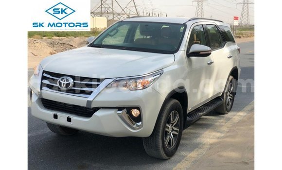 Gura Imported Toyota Fortuner White Imodoka i Import - Dubai mu Uganda