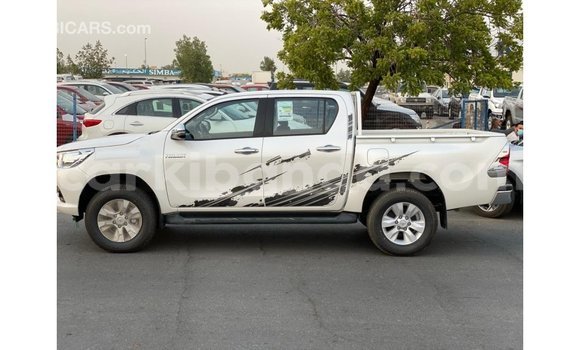 Acheter Import Voiture Toyota Hilux Blanc à Import - Dubai, Ouganda Acheter Import Voiture Toyota Hilux Blanc à Import - Dubai, Ouganda