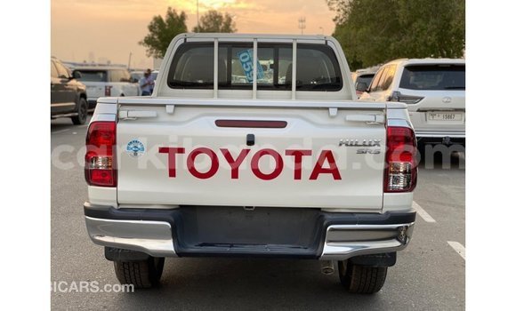 Acheter Import Voiture Toyota Hilux Blanc à Import - Dubai, Ouganda Acheter Import Voiture Toyota Hilux Blanc à Import - Dubai, Ouganda