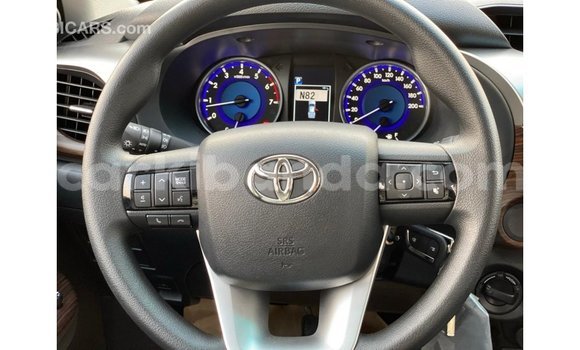 Acheter Import Voiture Toyota Hilux Blanc à Import - Dubai, Ouganda Acheter Import Voiture Toyota Hilux Blanc à Import - Dubai, Ouganda