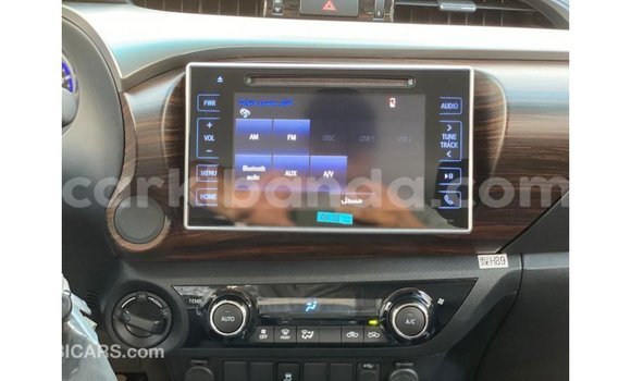 Acheter Import Voiture Toyota Hilux Blanc à Import - Dubai, Ouganda Acheter Import Voiture Toyota Hilux Blanc à Import - Dubai, Ouganda