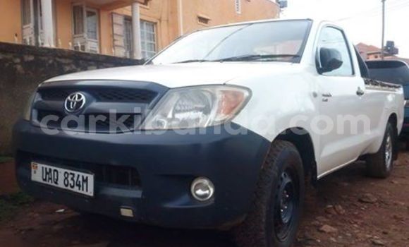 Buy Used Toyota Hilux White Car in Arua in Uganda