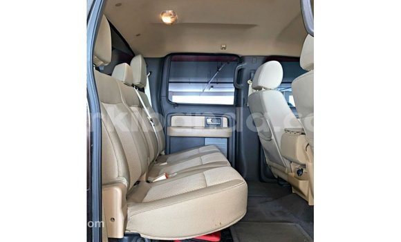 Acheter Import Voiture Ford Club Wagon Marron à Import - Dubai, Ouganda Acheter Import Voiture Ford Club Wagon Marron à Import - Dubai, Ouganda