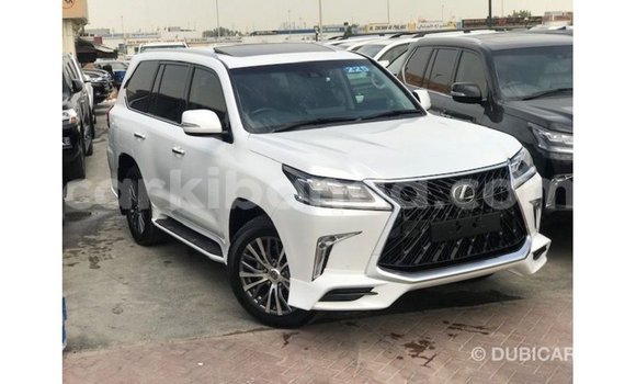 Acheter Import Voiture Lexus LX Blanc à Import - Dubai, Ouganda Acheter Import Voiture Lexus LX Blanc à Import - Dubai, Ouganda
