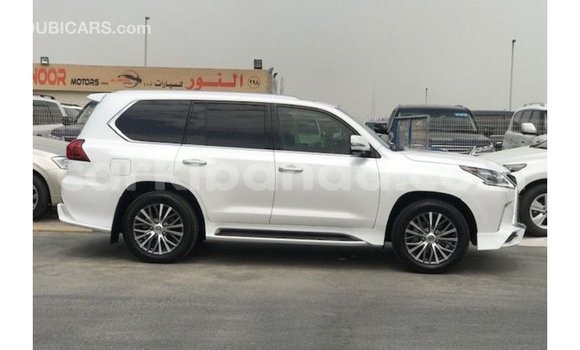 Acheter Import Voiture Lexus LX Blanc à Import - Dubai, Ouganda Acheter Import Voiture Lexus LX Blanc à Import - Dubai, Ouganda