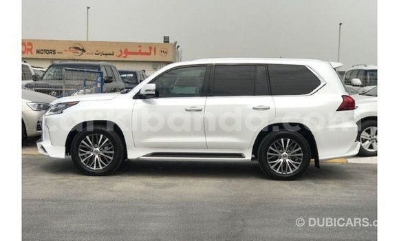 Acheter Import Voiture Lexus LX Blanc à Import - Dubai, Ouganda Acheter Import Voiture Lexus LX Blanc à Import - Dubai, Ouganda