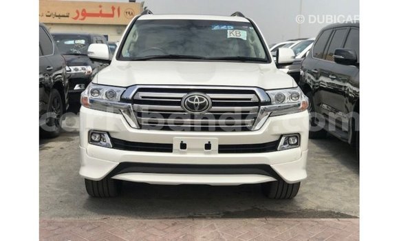 Acheter Import Voiture Toyota Land Cruiser Blanc à Import - Dubai, Ouganda Acheter Import Voiture Toyota Land Cruiser Blanc à Import - Dubai, Ouganda