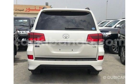 Acheter Import Voiture Toyota Land Cruiser Blanc à Import - Dubai, Ouganda Acheter Import Voiture Toyota Land Cruiser Blanc à Import - Dubai, Ouganda