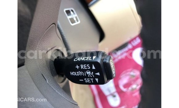 Acheter Import Voiture Toyota Land Cruiser Blanc à Import - Dubai, Ouganda Acheter Import Voiture Toyota Land Cruiser Blanc à Import - Dubai, Ouganda