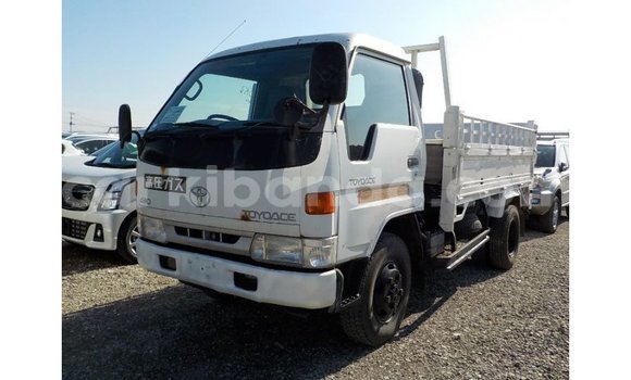 Acheter Import Voiture Toyota Dyna Blanc à Import - Dubai, Ouganda Acheter Import Voiture Toyota Dyna Blanc à Import - Dubai, Ouganda