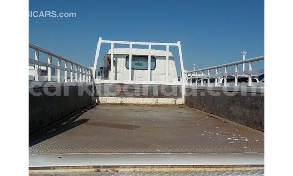 Acheter Import Voiture Toyota Dyna Blanc à Import - Dubai, Ouganda Acheter Import Voiture Toyota Dyna Blanc à Import - Dubai, Ouganda