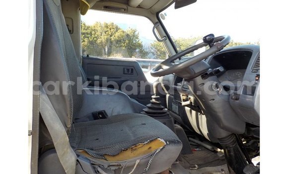 Acheter Import Voiture Toyota Dyna Blanc à Import - Dubai, Ouganda Acheter Import Voiture Toyota Dyna Blanc à Import - Dubai, Ouganda