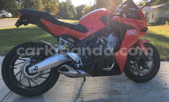 Acheter Occasion Moto Honda Pasola Rouge à Entebbe, Ouganda Acheter Occasion Moto Honda Pasola Rouge à Entebbe, Ouganda