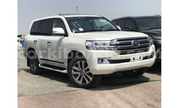 Acheter Import Voiture Toyota Land Cruiser Blanc à Import - Dubai, Ouganda