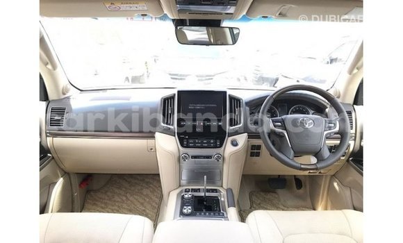 Gura Imported Toyota Land Cruiser White Imodoka i Import - Dubai mu Uganda Gura Imported Toyota Land Cruiser White Imodoka i Import - Dubai mu Uganda