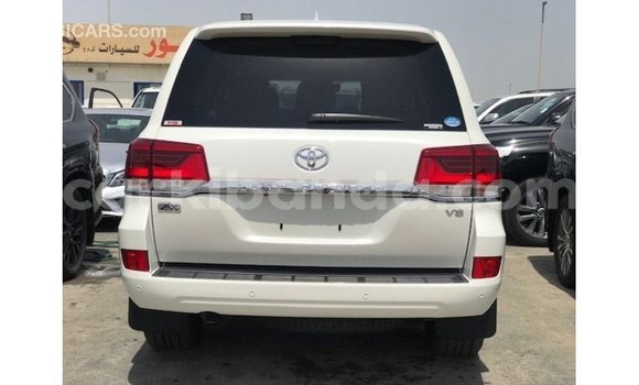 Gura Imported Toyota Land Cruiser White Imodoka i Import - Dubai mu Uganda Gura Imported Toyota Land Cruiser White Imodoka i Import - Dubai mu Uganda