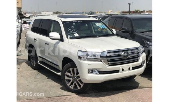 Gura Imported Toyota Land Cruiser White Imodoka i Import - Dubai mu Uganda Gura Imported Toyota Land Cruiser White Imodoka i Import - Dubai mu Uganda