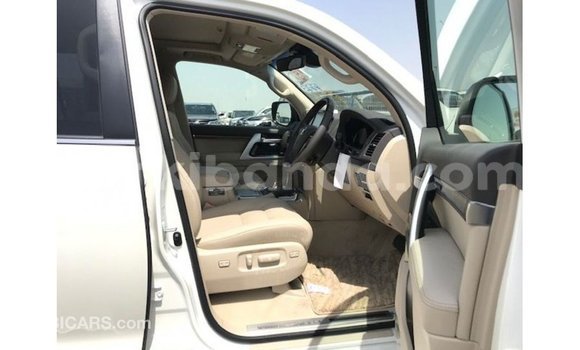 Gura Imported Toyota Land Cruiser White Imodoka i Import - Dubai mu Uganda Gura Imported Toyota Land Cruiser White Imodoka i Import - Dubai mu Uganda