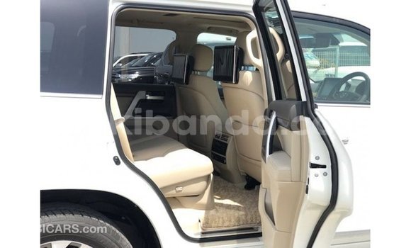 Gura Imported Toyota Land Cruiser White Imodoka i Import - Dubai mu Uganda Gura Imported Toyota Land Cruiser White Imodoka i Import - Dubai mu Uganda