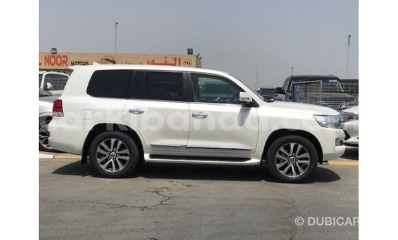 Gura Imported Toyota Land Cruiser White Imodoka i Import - Dubai mu Uganda Gura Imported Toyota Land Cruiser White Imodoka i Import - Dubai mu Uganda