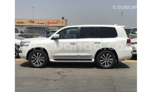Gura Imported Toyota Land Cruiser White Imodoka i Import - Dubai mu Uganda Gura Imported Toyota Land Cruiser White Imodoka i Import - Dubai mu Uganda