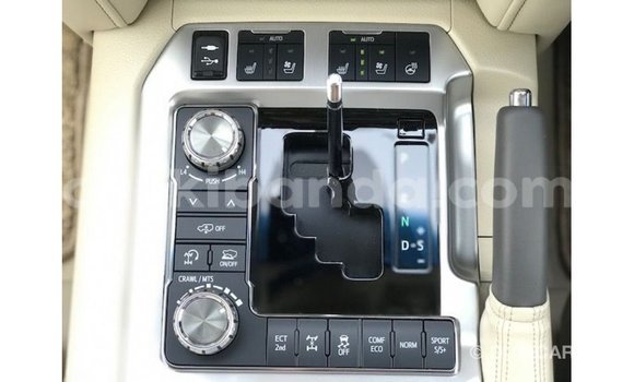 Gura Imported Toyota Land Cruiser White Imodoka i Import - Dubai mu Uganda Gura Imported Toyota Land Cruiser White Imodoka i Import - Dubai mu Uganda