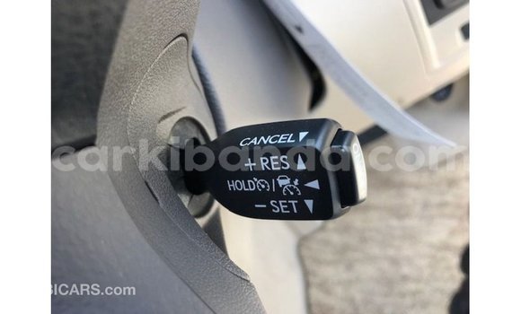 Gura Imported Toyota Land Cruiser White Imodoka i Import - Dubai mu Uganda Gura Imported Toyota Land Cruiser White Imodoka i Import - Dubai mu Uganda