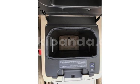 Gura Imported Toyota Land Cruiser White Imodoka i Import - Dubai mu Uganda Gura Imported Toyota Land Cruiser White Imodoka i Import - Dubai mu Uganda