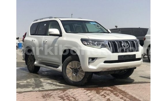 Acheter Import Voiture Toyota Prado Blanc à Import - Dubai, Ouganda