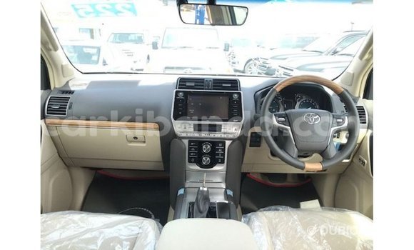 Acheter Import Voiture Toyota Prado Blanc à Import - Dubai, Ouganda Acheter Import Voiture Toyota Prado Blanc à Import - Dubai, Ouganda