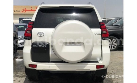 Acheter Import Voiture Toyota Prado Blanc à Import - Dubai, Ouganda Acheter Import Voiture Toyota Prado Blanc à Import - Dubai, Ouganda