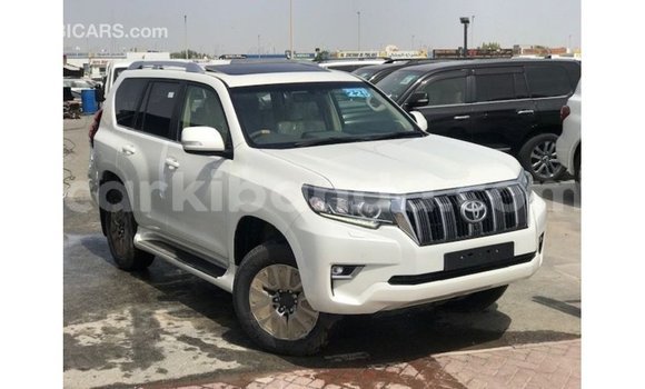 Acheter Import Voiture Toyota Prado Blanc à Import - Dubai, Ouganda Acheter Import Voiture Toyota Prado Blanc à Import - Dubai, Ouganda