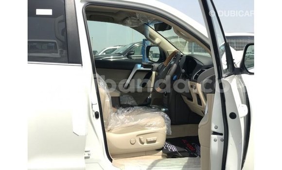 Acheter Import Voiture Toyota Prado Blanc à Import - Dubai, Ouganda Acheter Import Voiture Toyota Prado Blanc à Import - Dubai, Ouganda