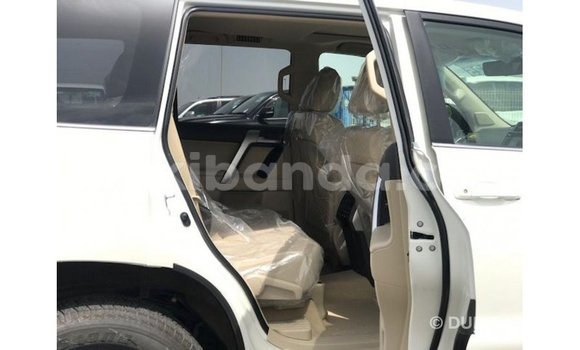 Acheter Import Voiture Toyota Prado Blanc à Import - Dubai, Ouganda Acheter Import Voiture Toyota Prado Blanc à Import - Dubai, Ouganda