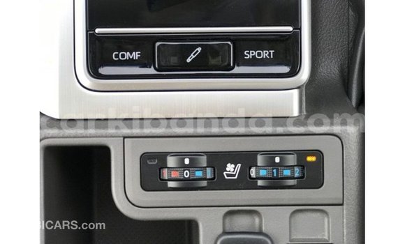 Acheter Import Voiture Toyota Prado Blanc à Import - Dubai, Ouganda Acheter Import Voiture Toyota Prado Blanc à Import - Dubai, Ouganda