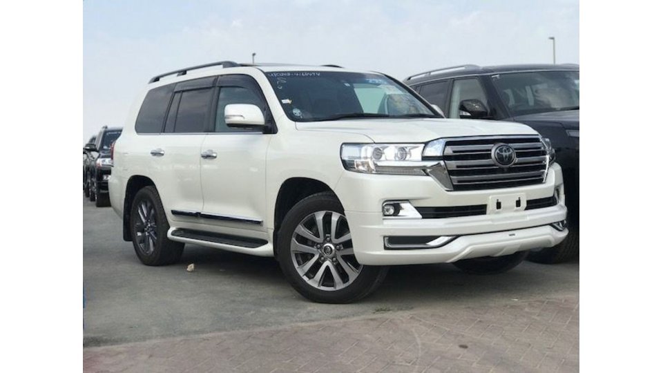 Buy import toyota land cruiser white car in import - dubai in