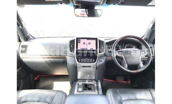 Gura Imported Toyota Land Cruiser White Imodoka i Import - Dubai mu Uganda Gura Imported Toyota Land Cruiser White Imodoka i Import - Dubai mu Uganda