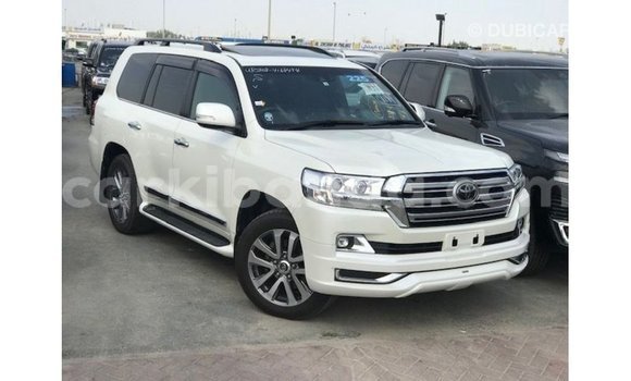 Gura Imported Toyota Land Cruiser White Imodoka i Import - Dubai mu Uganda Gura Imported Toyota Land Cruiser White Imodoka i Import - Dubai mu Uganda