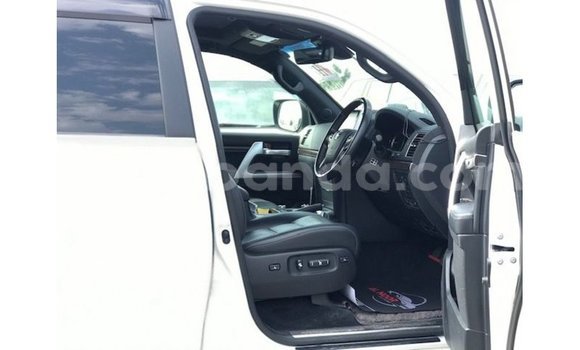 Gura Imported Toyota Land Cruiser White Imodoka i Import - Dubai mu Uganda Gura Imported Toyota Land Cruiser White Imodoka i Import - Dubai mu Uganda