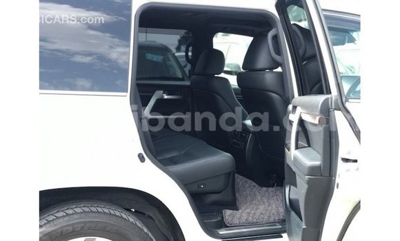 Gura Imported Toyota Land Cruiser White Imodoka i Import - Dubai mu Uganda Gura Imported Toyota Land Cruiser White Imodoka i Import - Dubai mu Uganda